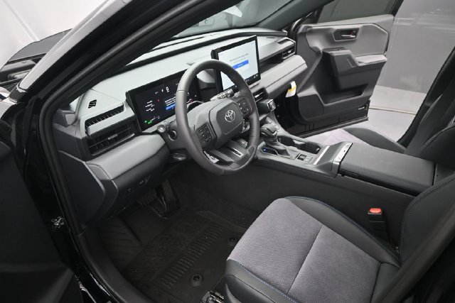 New 2026 Toyota RAV4 XSE AWD/4WD image 4