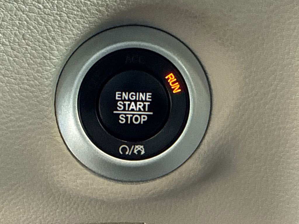 Certified 2023 Chrysler Pacifica Limited FWD image 31