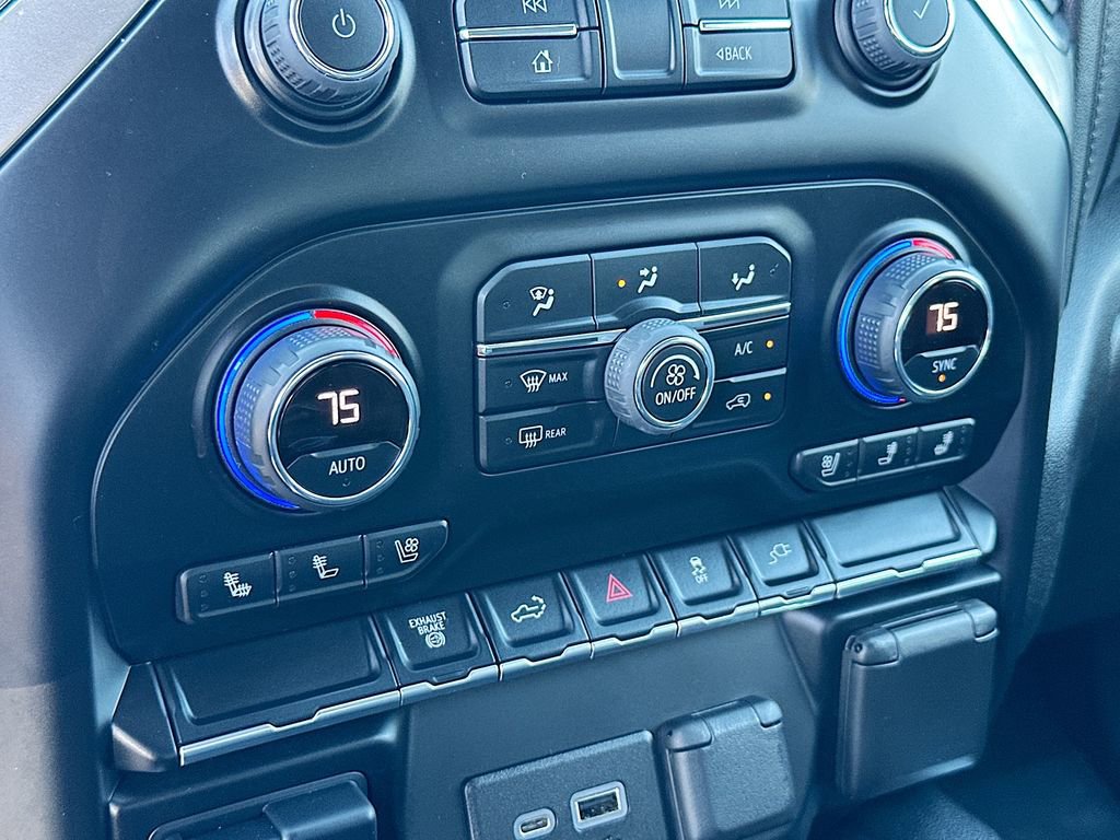 Certified 2022 Chevrolet Silverado 2500 LTZ w/ LTZ Convenience Package image 16