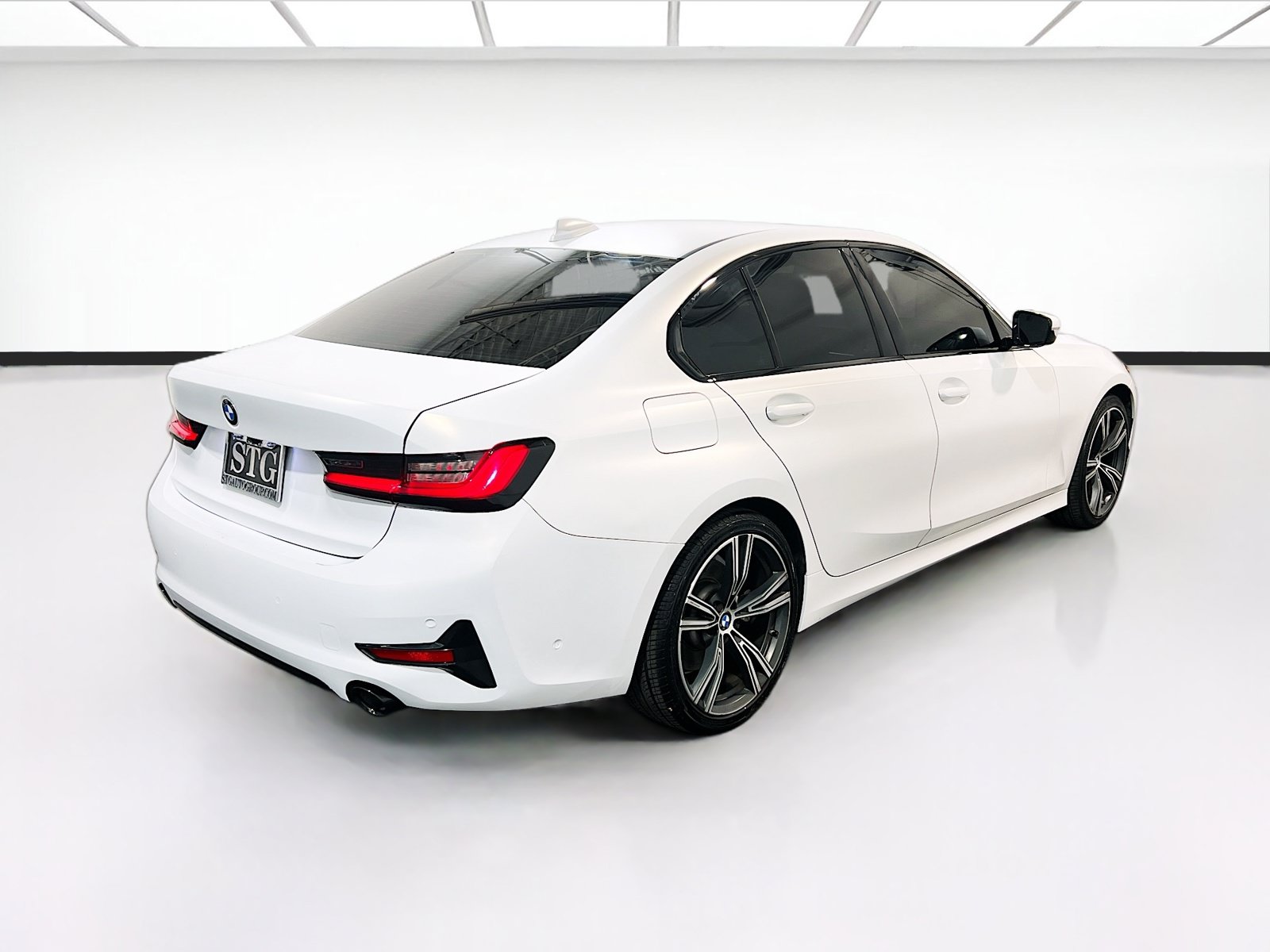 Used 2022 BMW 330i Sedan w/ Convenience Package RWD image 4