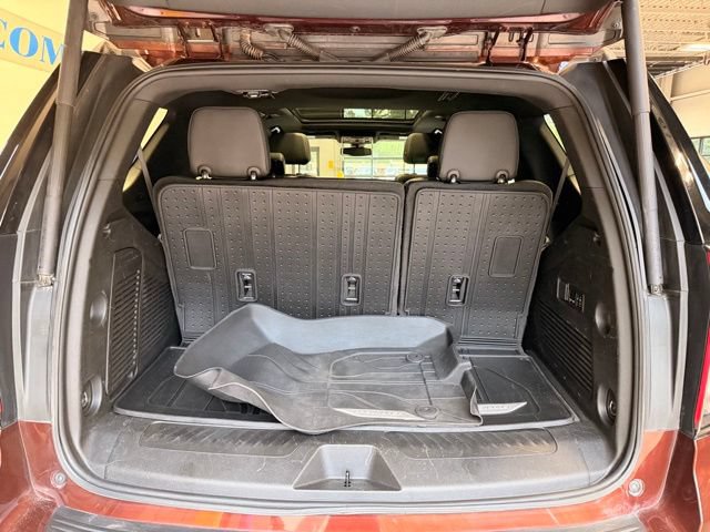 Used 2022 Chevrolet Tahoe LT w/ Luxury Package AWD/4WD image 13