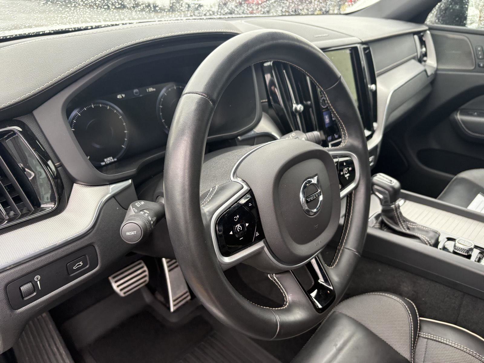 Used 2021 Volvo XC60 T5 R-Design w/ Advanced Package image 9