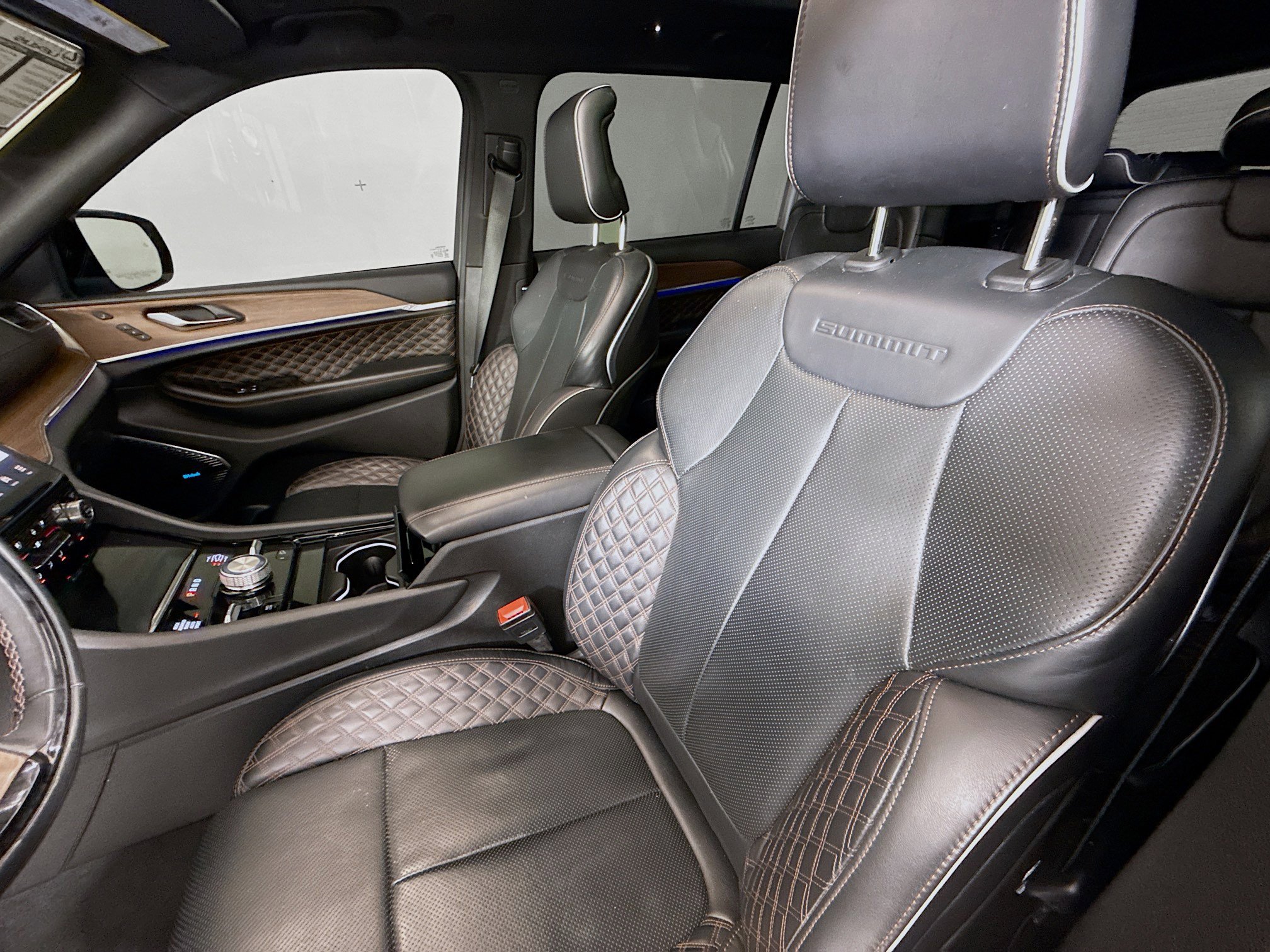 Used 2024 Jeep Grand Cherokee L Summit w/ High Altitude Package image 11