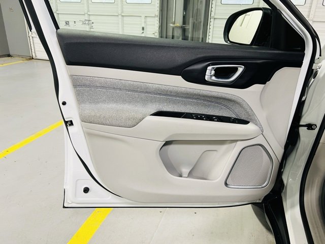 Used 2024 Jeep Compass Latitude image 24