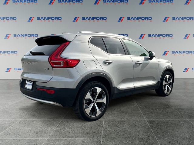 Used 2023 Volvo XC40 B5 Plus AWD/4WD image 5