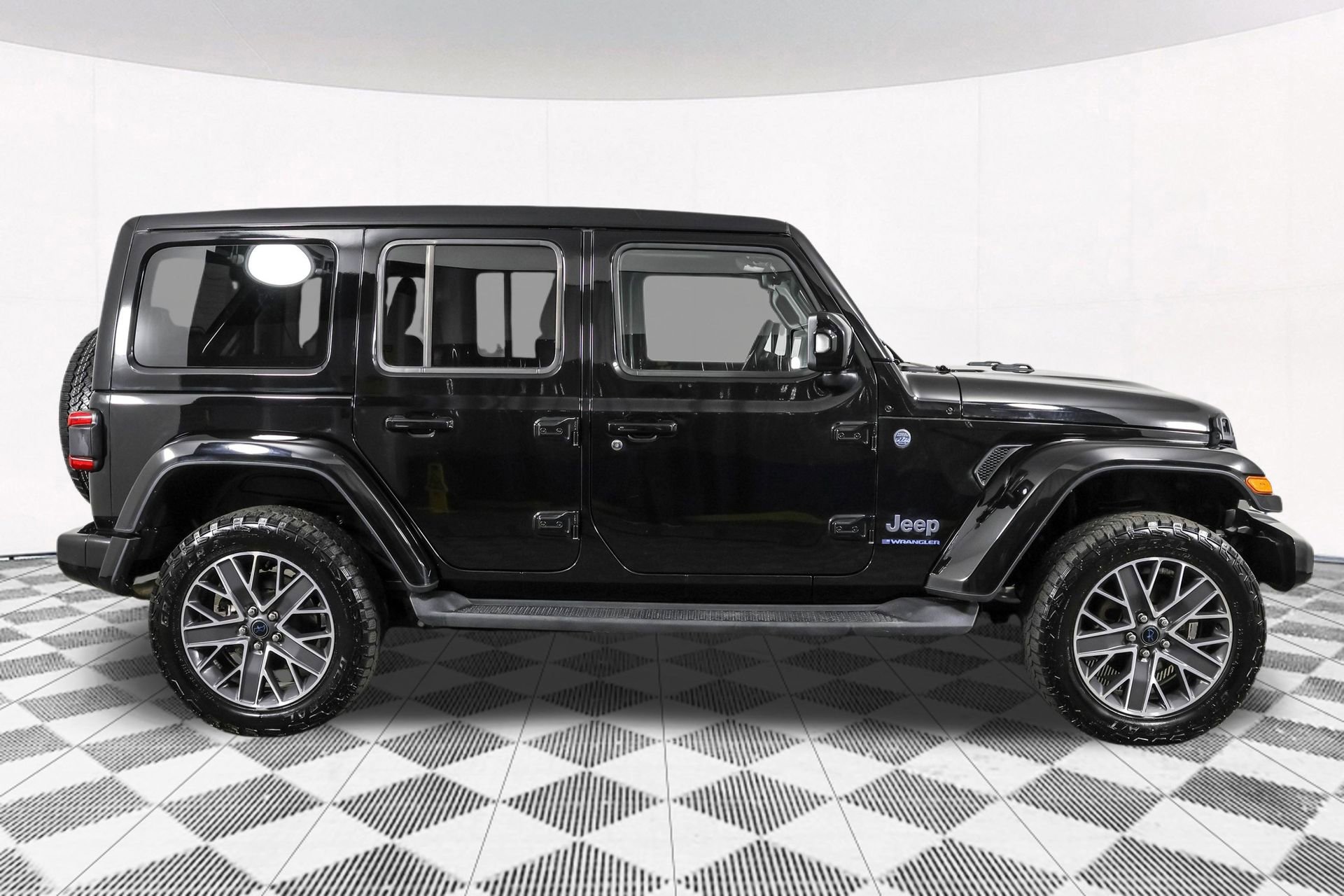 Used 2024 Jeep Wrangler High Altitude AWD/4WD image 16