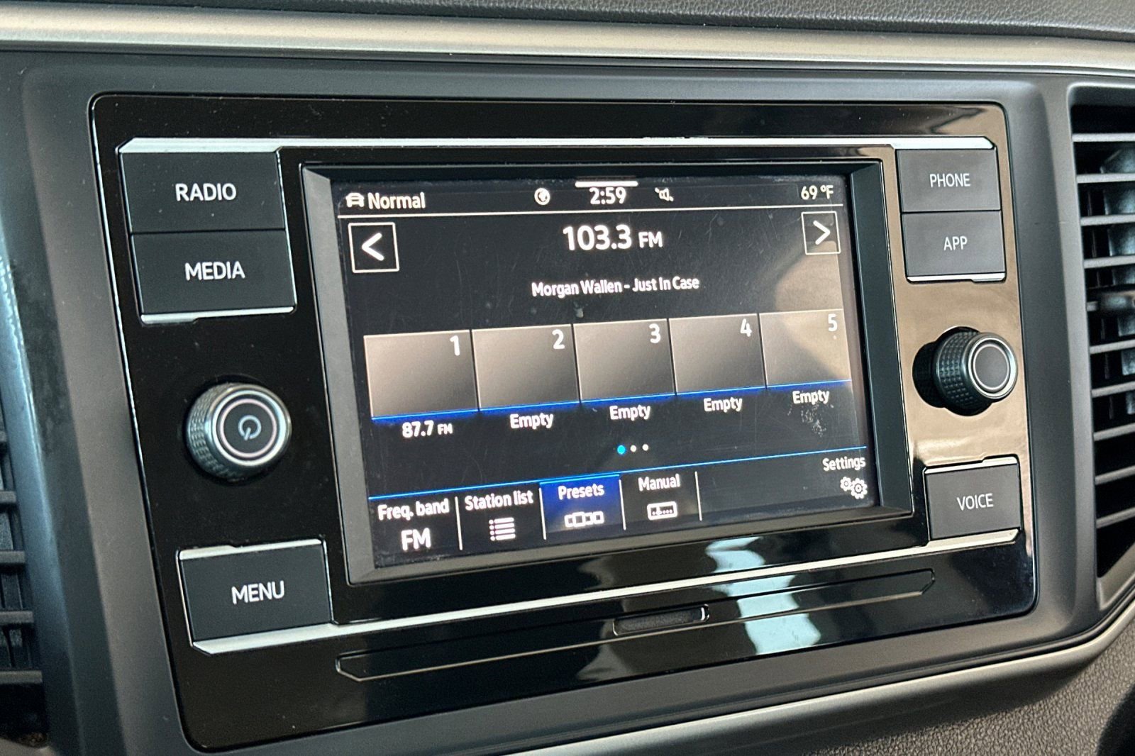 Used 2021 Volkswagen Atlas S image 16