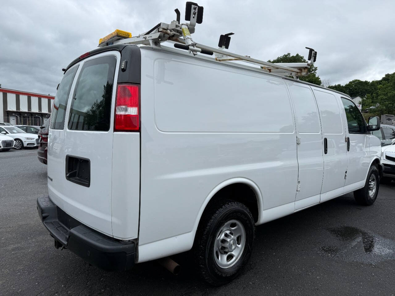 Used 2021 Chevrolet Express 3500 Extended w/ Driver Convenience Package RWD image 5