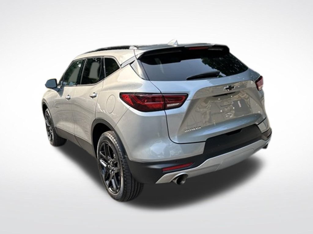 Used 2024 Chevrolet Blazer LT w/ Convenience Package FWD image 3