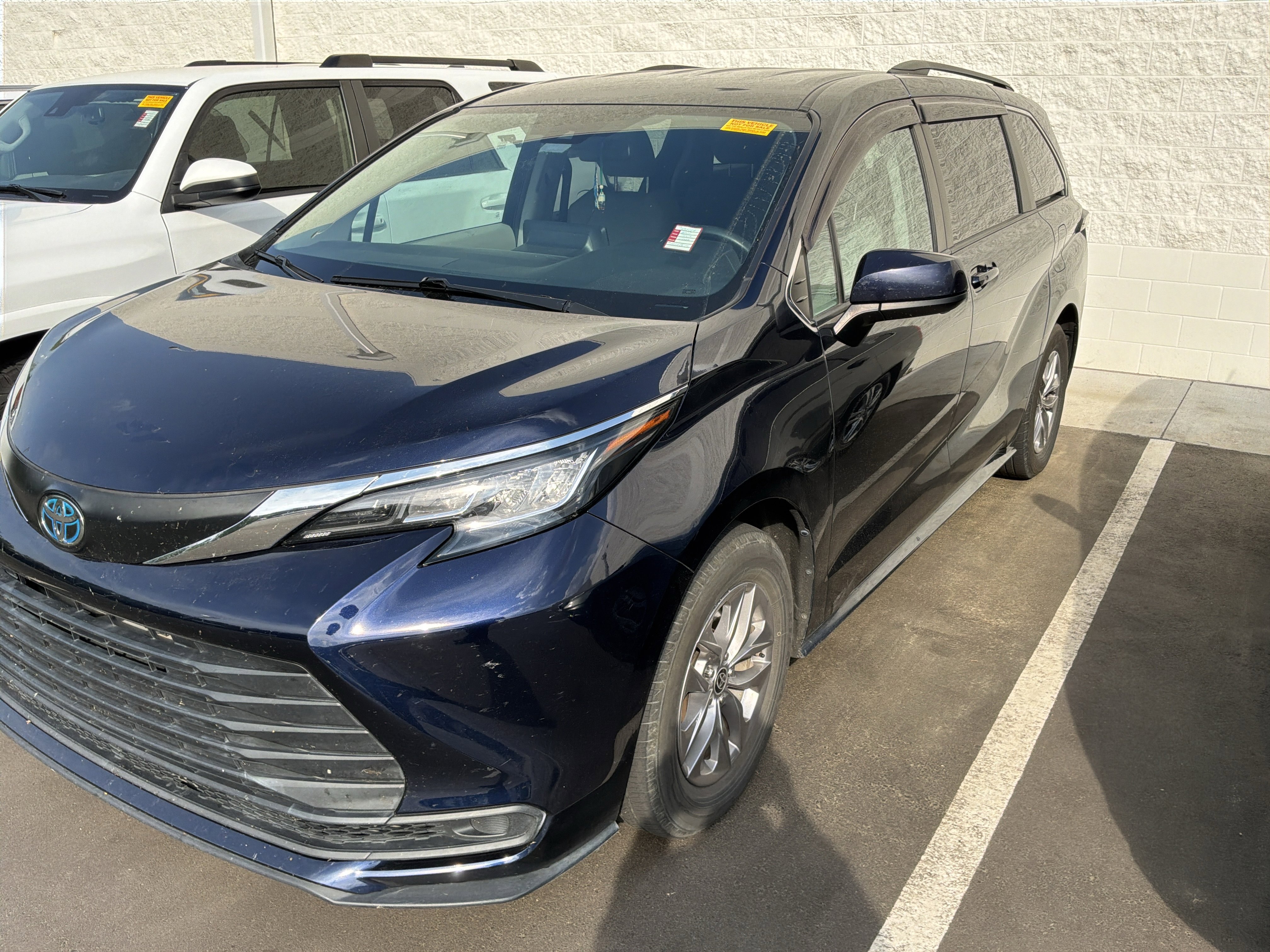 Used 2022 Toyota Sienna LE FWD image 5