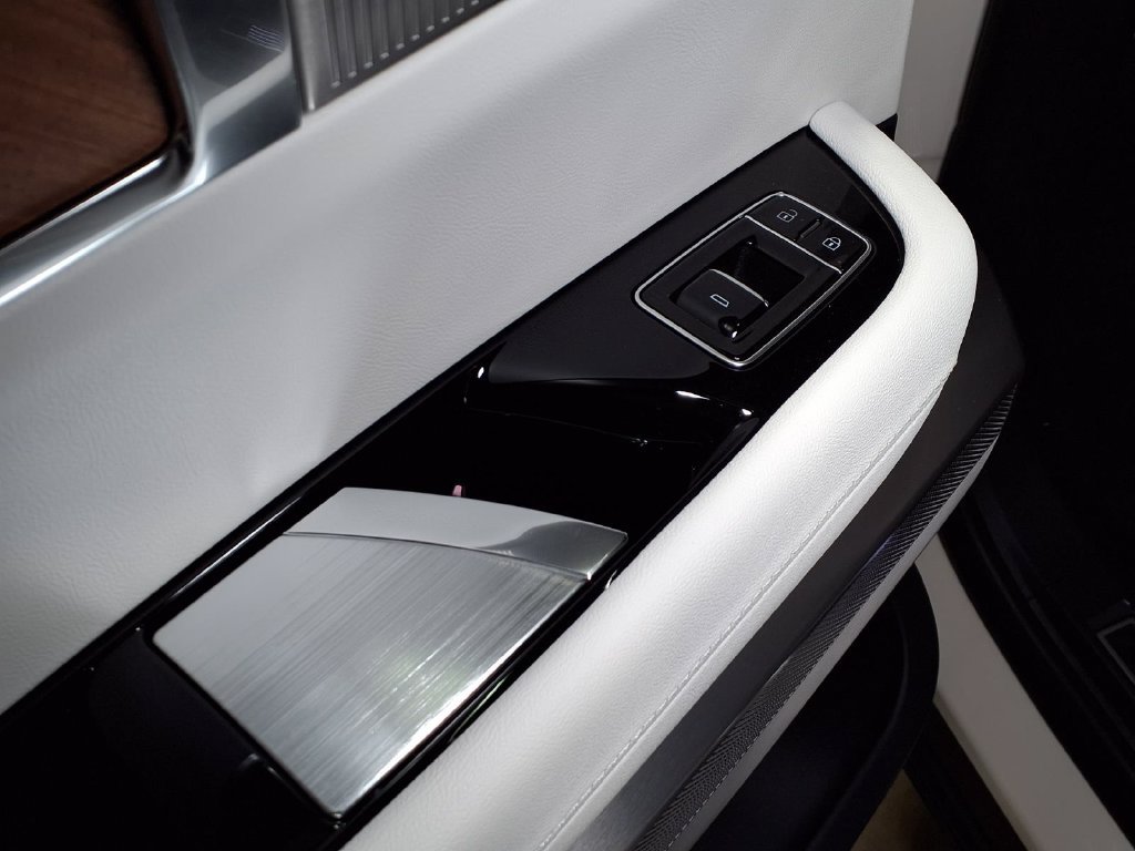 New 2027 Cadillac Vistiq Luxury AWD/4WD image 10