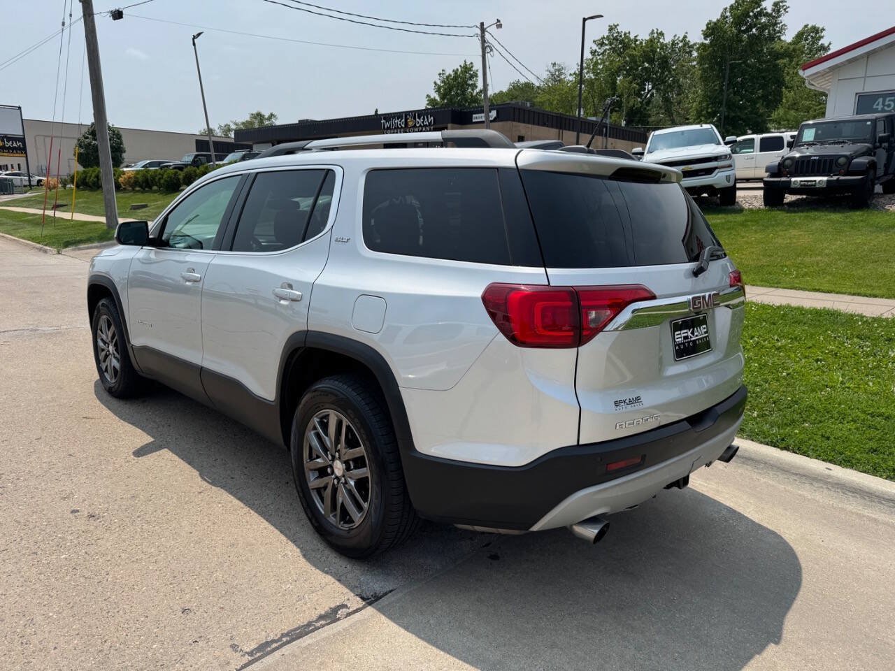 Used 2017 GMC Acadia SLT AWD/4WD image 3