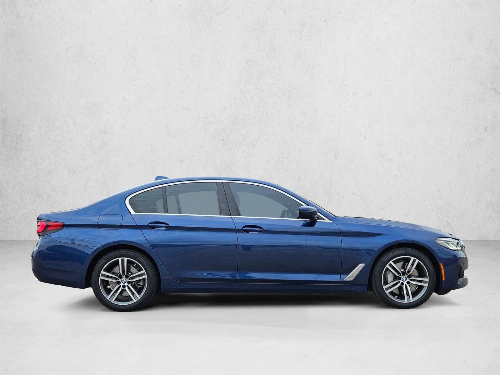 Used 2023 BMW 530i w/ Premium Package RWD image 4