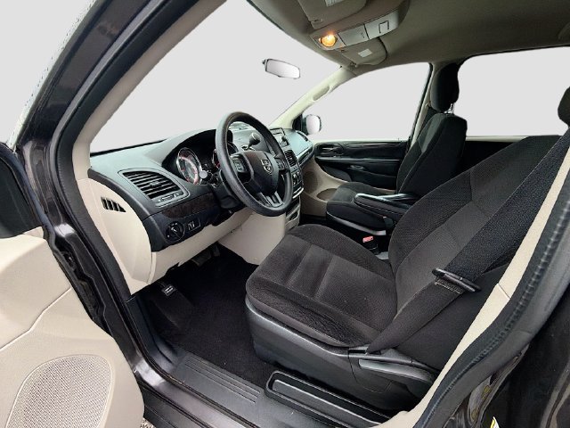 Used 2017 Dodge Grand Caravan SE FWD image 22