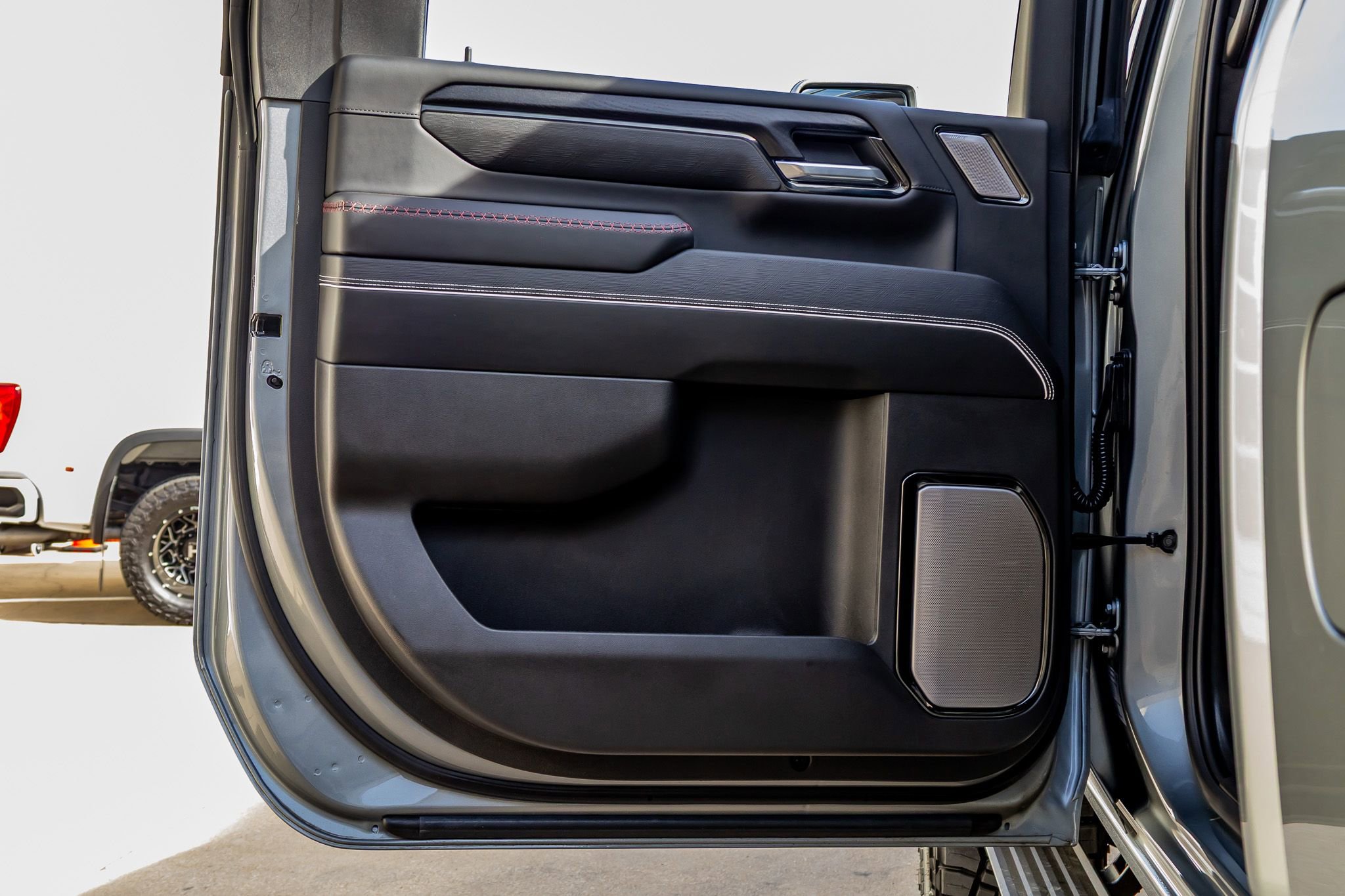 Used 2025 GMC Sierra 2500 AT4X w/ Snow Plow Prep/Camper Package image 38