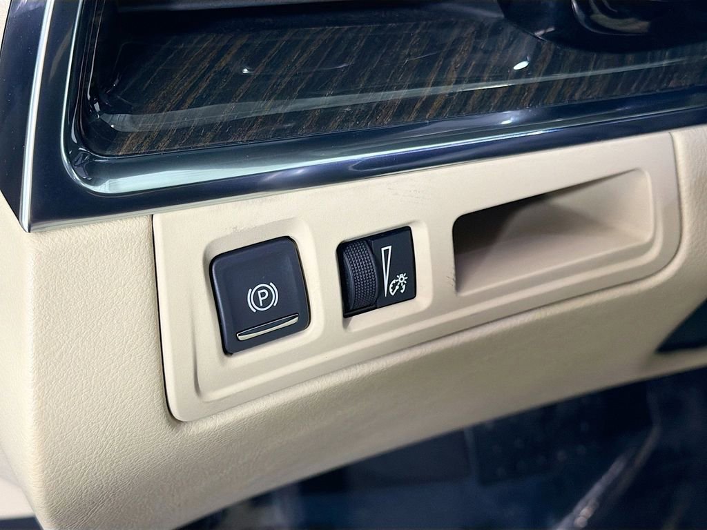 Used 2019 Cadillac XT5 AWD image 12