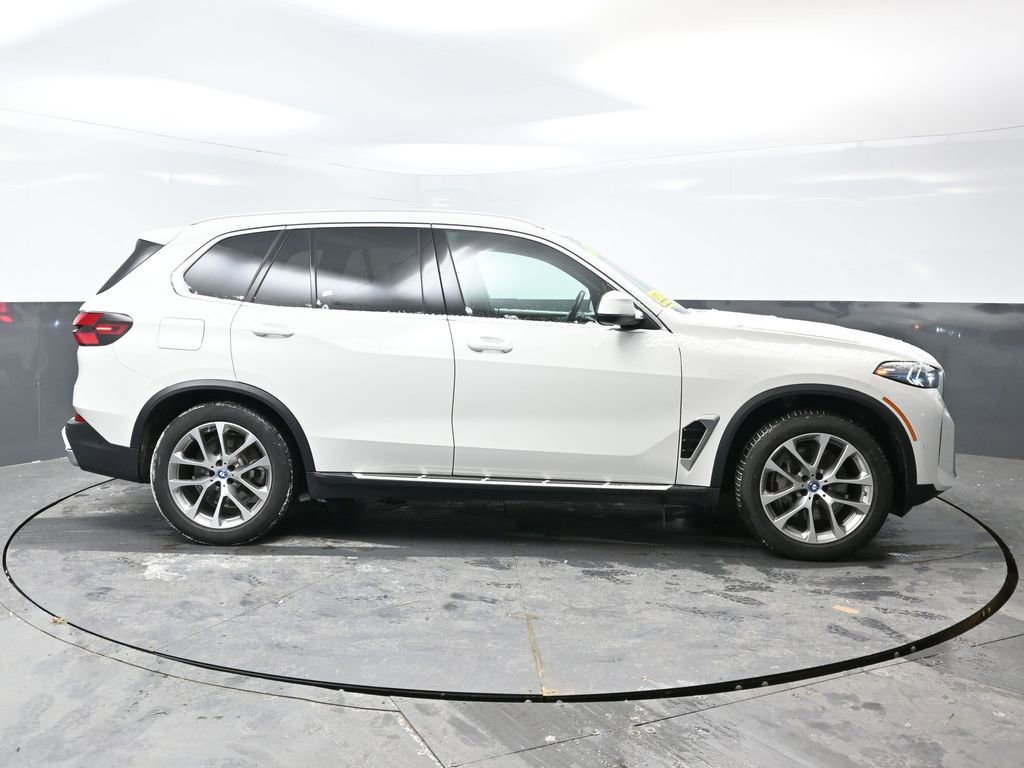 Used 2025 BMW X5 xDrive50e AWD/4WD image 2