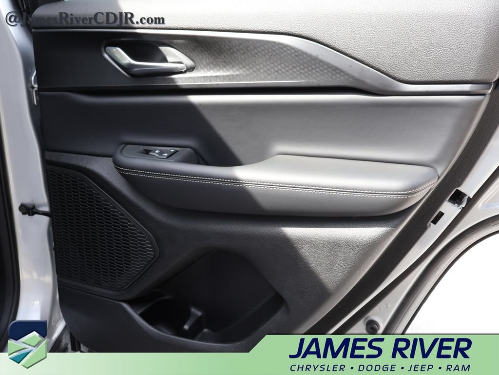 Used 2025 Jeep Grand Cherokee Altitude AWD/4WD image 11
