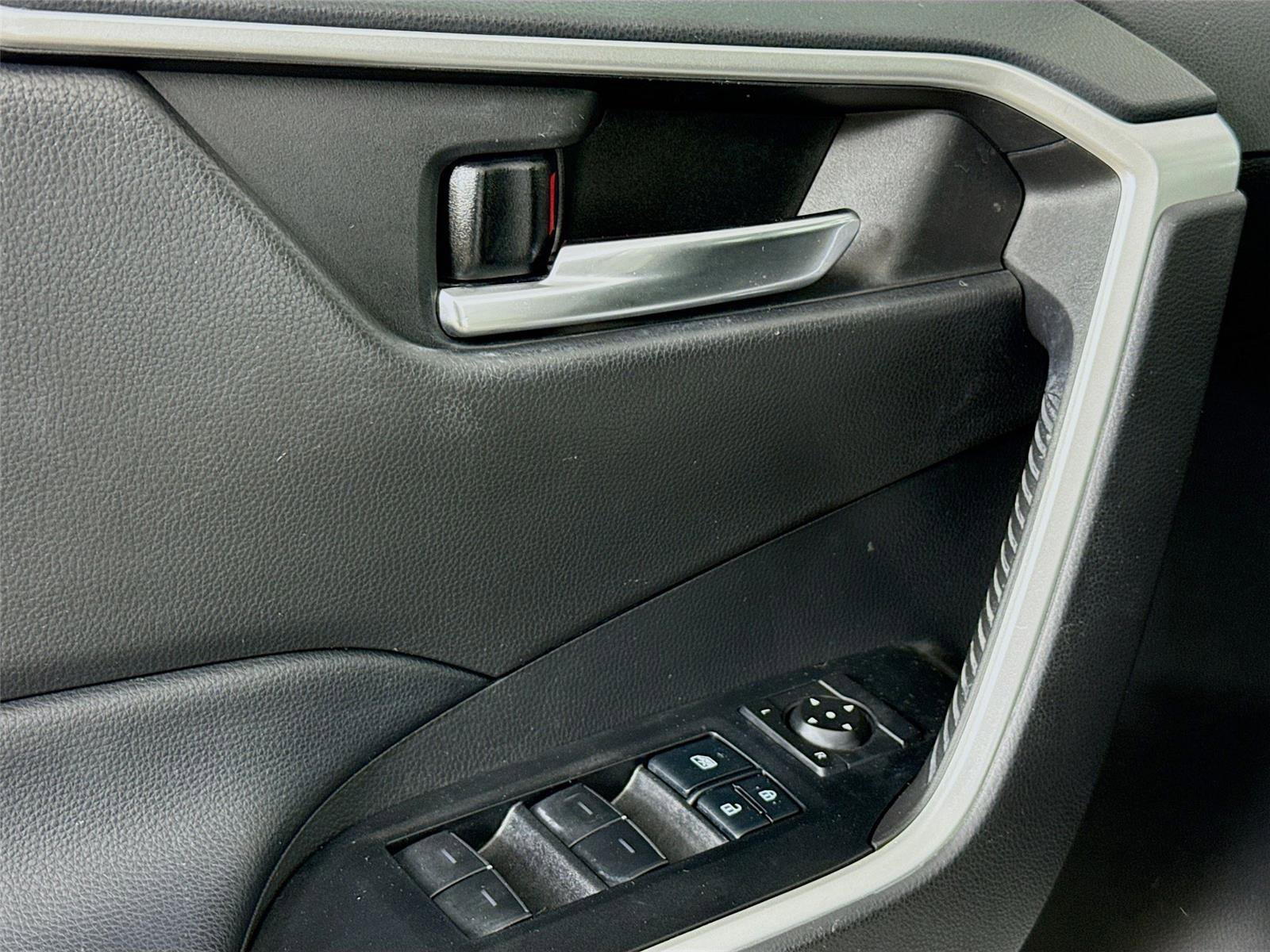 Used 2022 Toyota RAV4 XLE w/ Convenience Package image 18