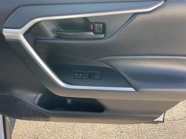 Used 2021 Toyota RAV4 LE FWD image 14