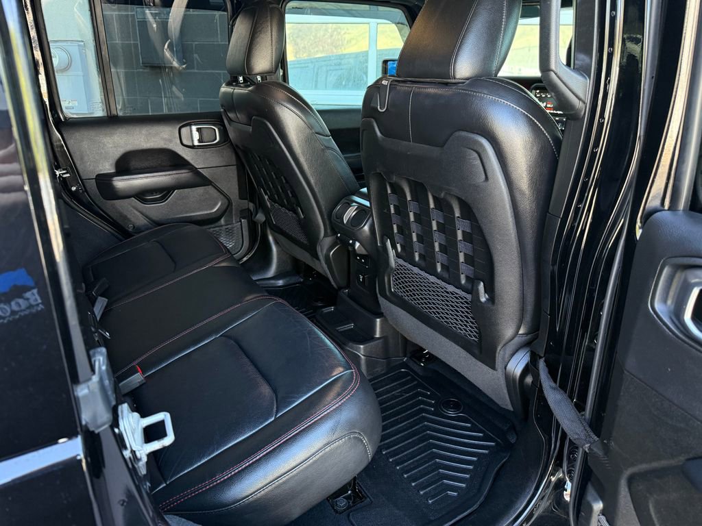 Used 2022 Jeep Wrangler Unlimited Rubicon w/ LED Lighting Group AWD/4WD image 39