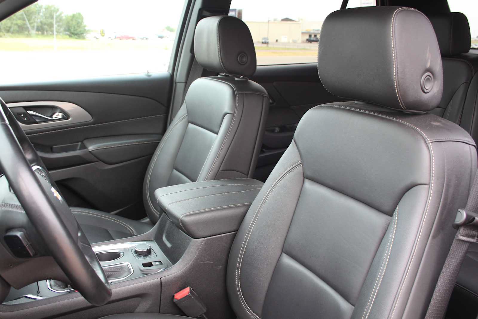Used 2023 Chevrolet Traverse LT FWD image 28