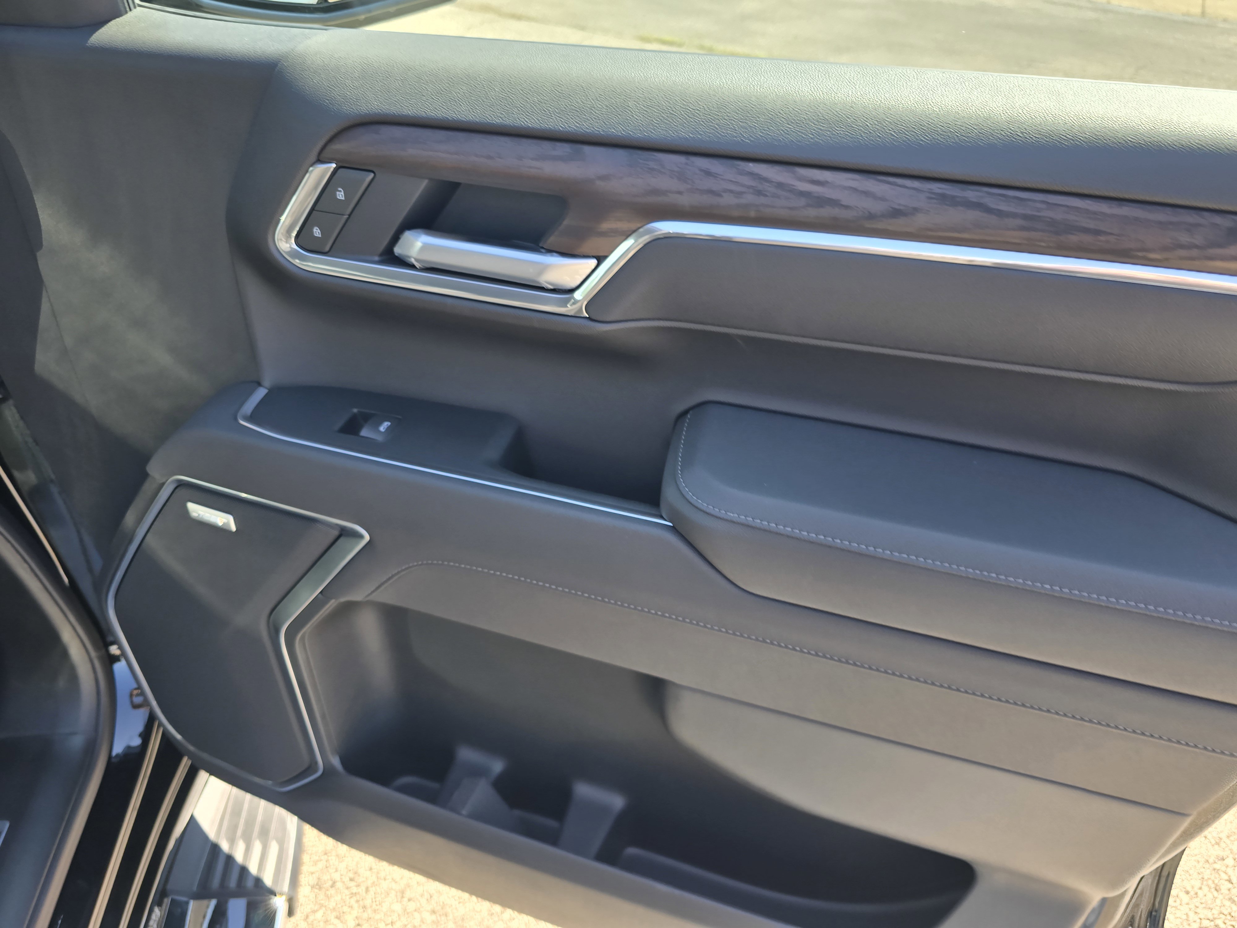New 2025 GMC Sierra 1500 SLT w/ SLT Convenience Package image 19