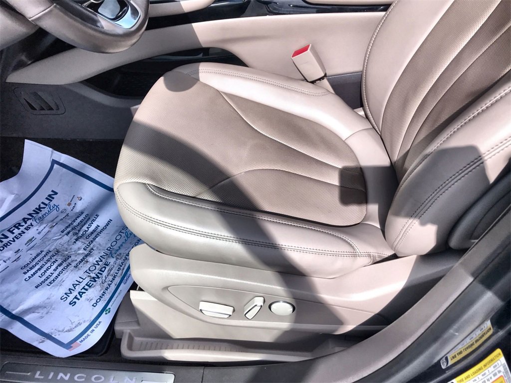 Used 2022 Lincoln Nautilus Reserve w/ Equipment Group 201A image 12