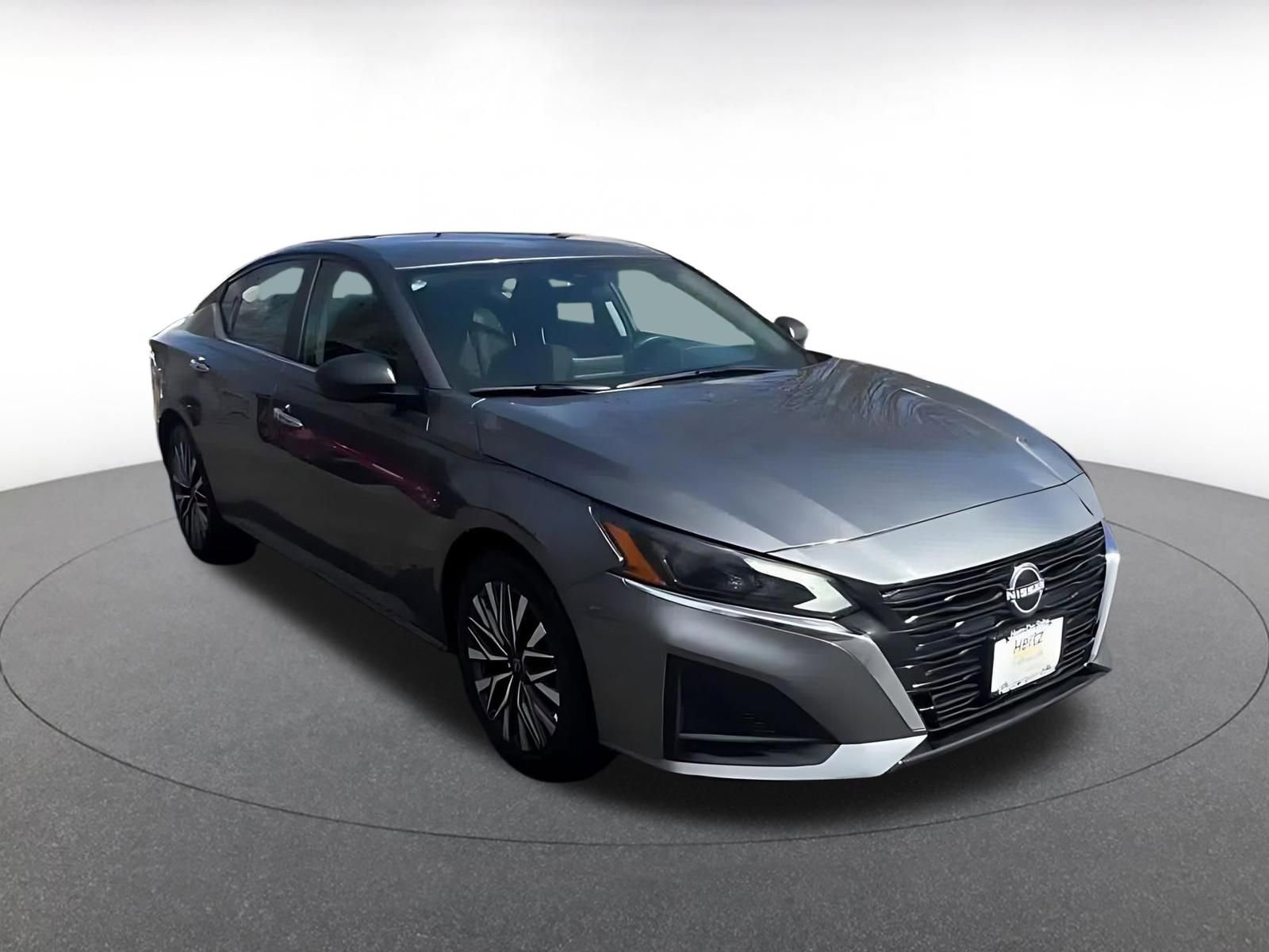 Used 2025 Nissan Altima 2.5 SV image 3