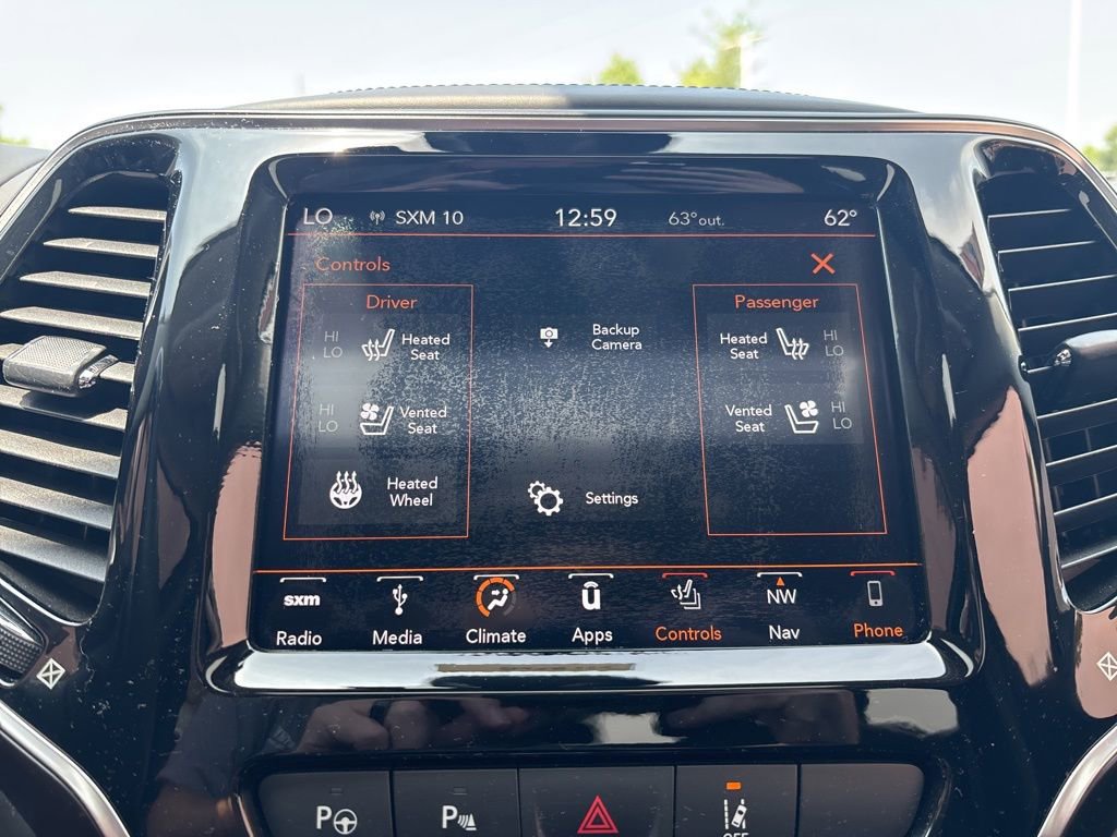 Used 2019 Jeep Cherokee Overland AWD/4WD image 5