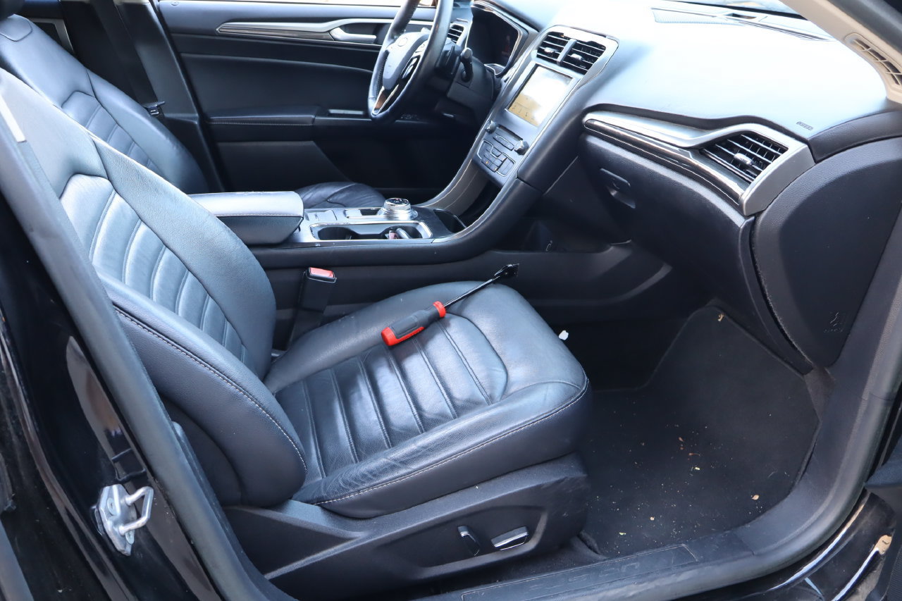 Used 2017 Ford Fusion SE w/ Fusion SE Technology Package FWD image 16