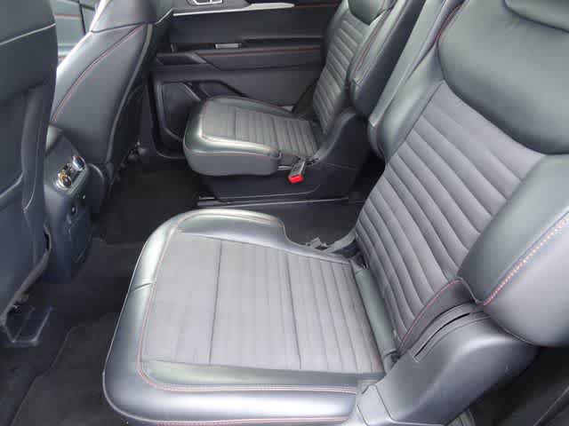 Used 2025 Ford Explorer ST-Line AWD/4WD image 8