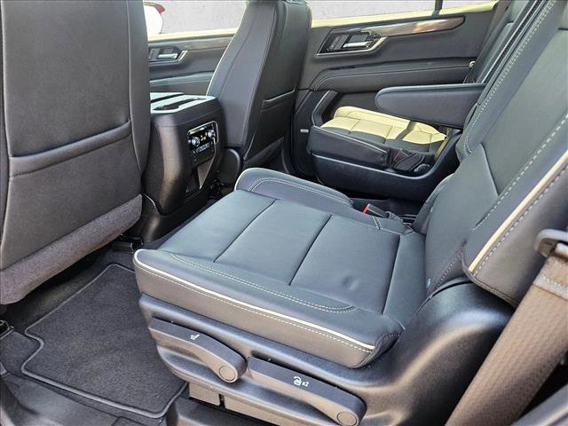 Used 2025 GMC Yukon Elevation w/ LPO, Elevation Black Package AWD/4WD image 18