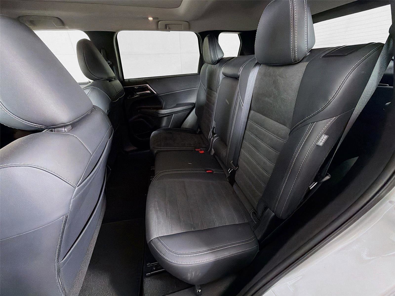 Used 2024 Mitsubishi Outlander SE AWD/4WD image 23