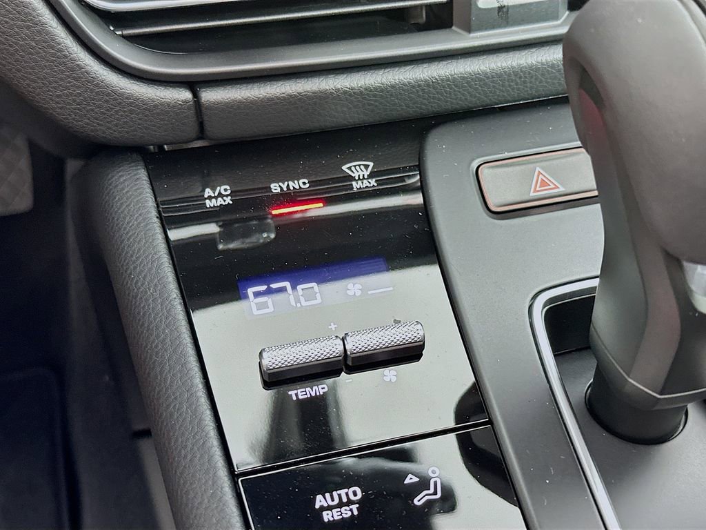 Certified 2026 Porsche Macan image 18