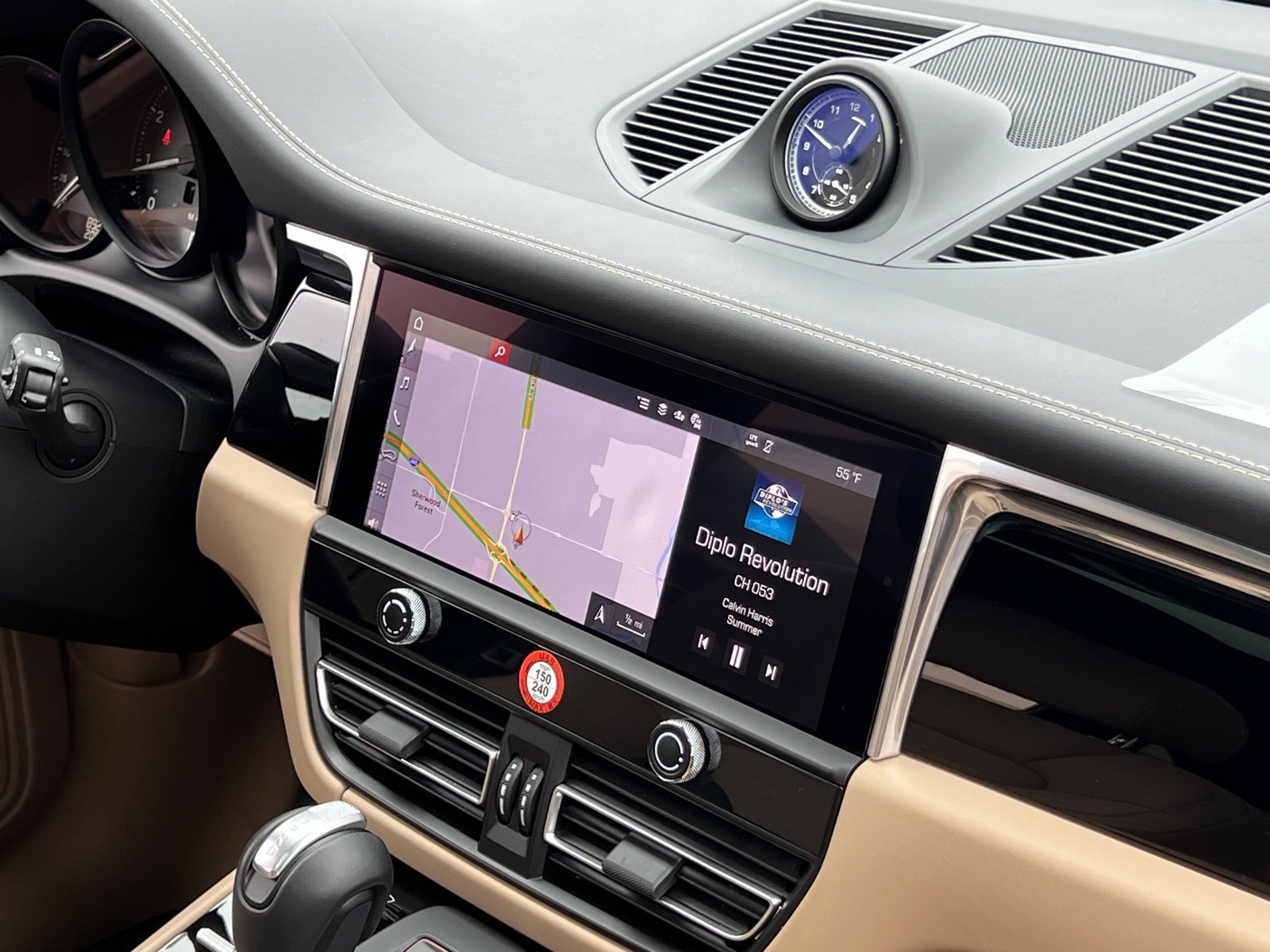 Certified 2025 Porsche Macan image 34