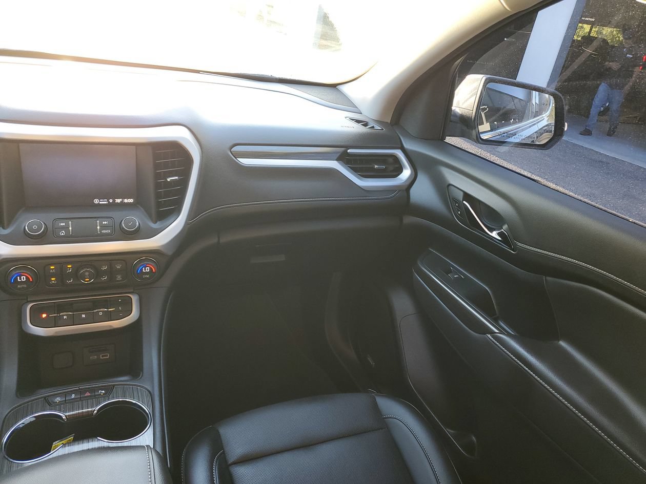 Used 2023 GMC Acadia SLT w/ Technology Package FWD image 14