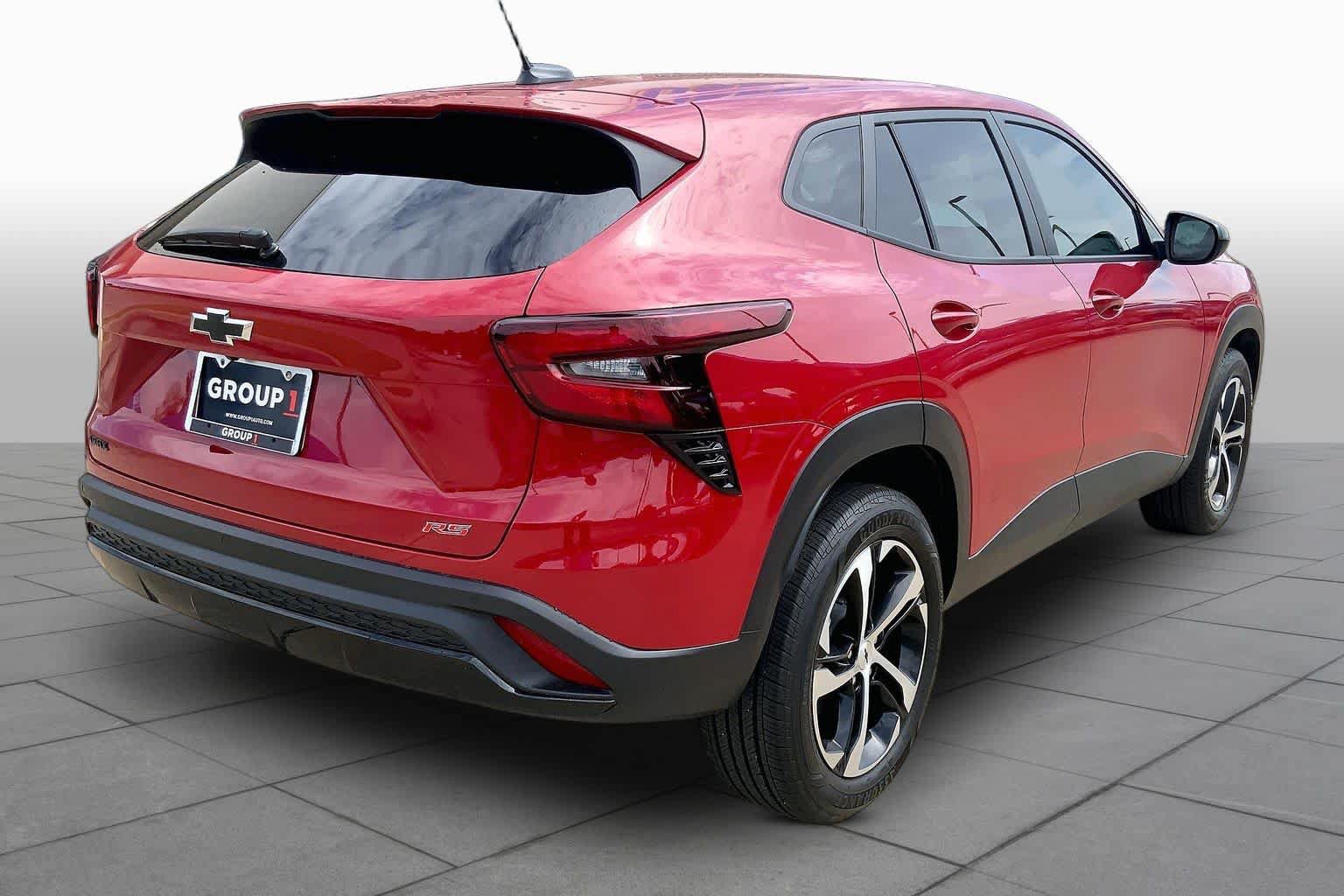 Used 2026 Chevrolet Trax RS w/ Sunroof Package FWD image 12