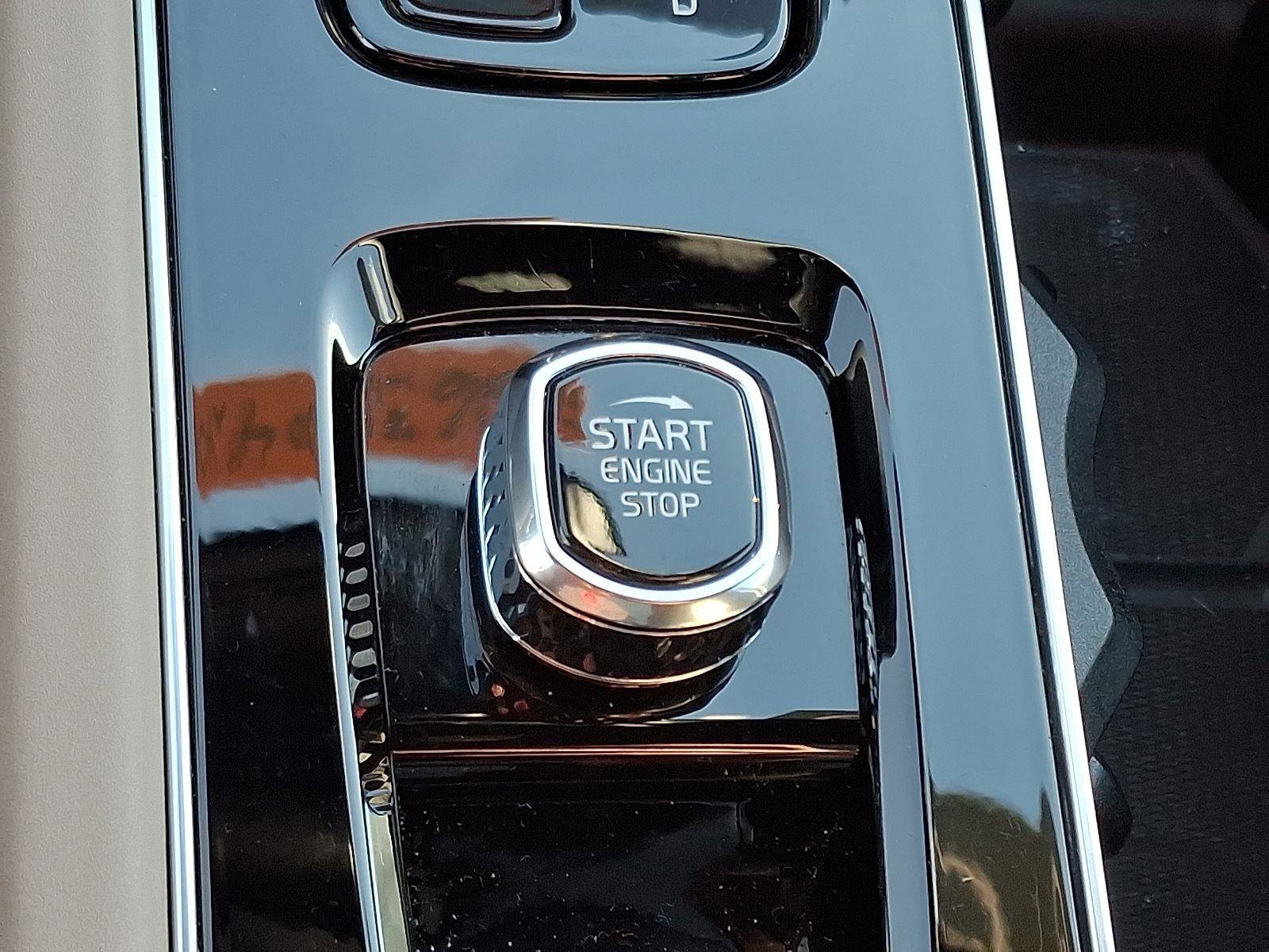 Certified 2025 Volvo XC90 T8 Ultra image 26