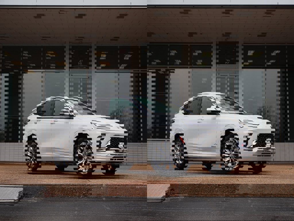 Used 2025 Buick Envista Avenir image 1