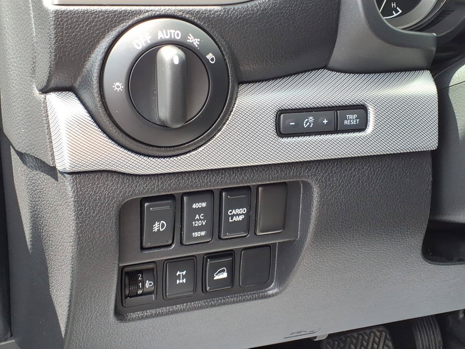 Used 2019 Nissan Titan PRO-4X w/ Pro-4x Convenience Package AWD/4WD image 16