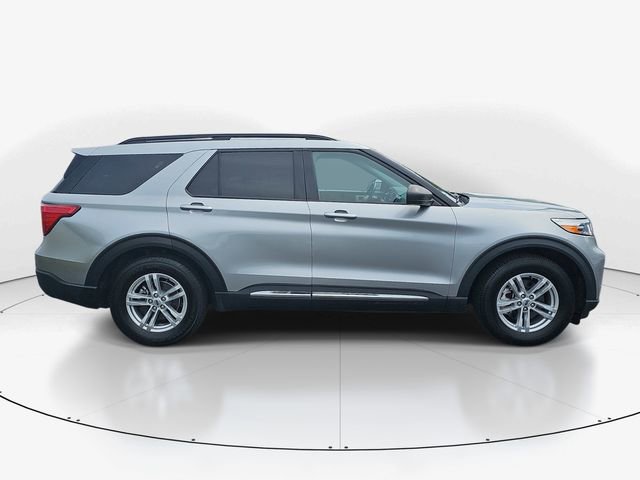 Used 2023 Ford Explorer XLT w/ Equipment Group 202A RWD image 2