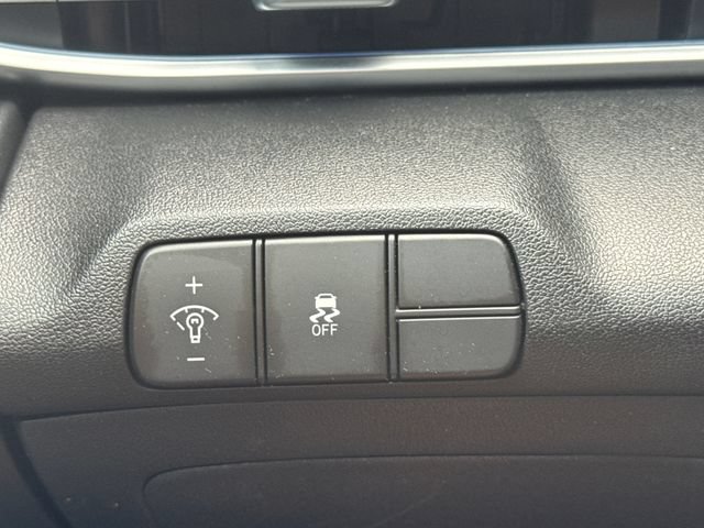 Used 2025 Hyundai Elantra SEL FWD image 28