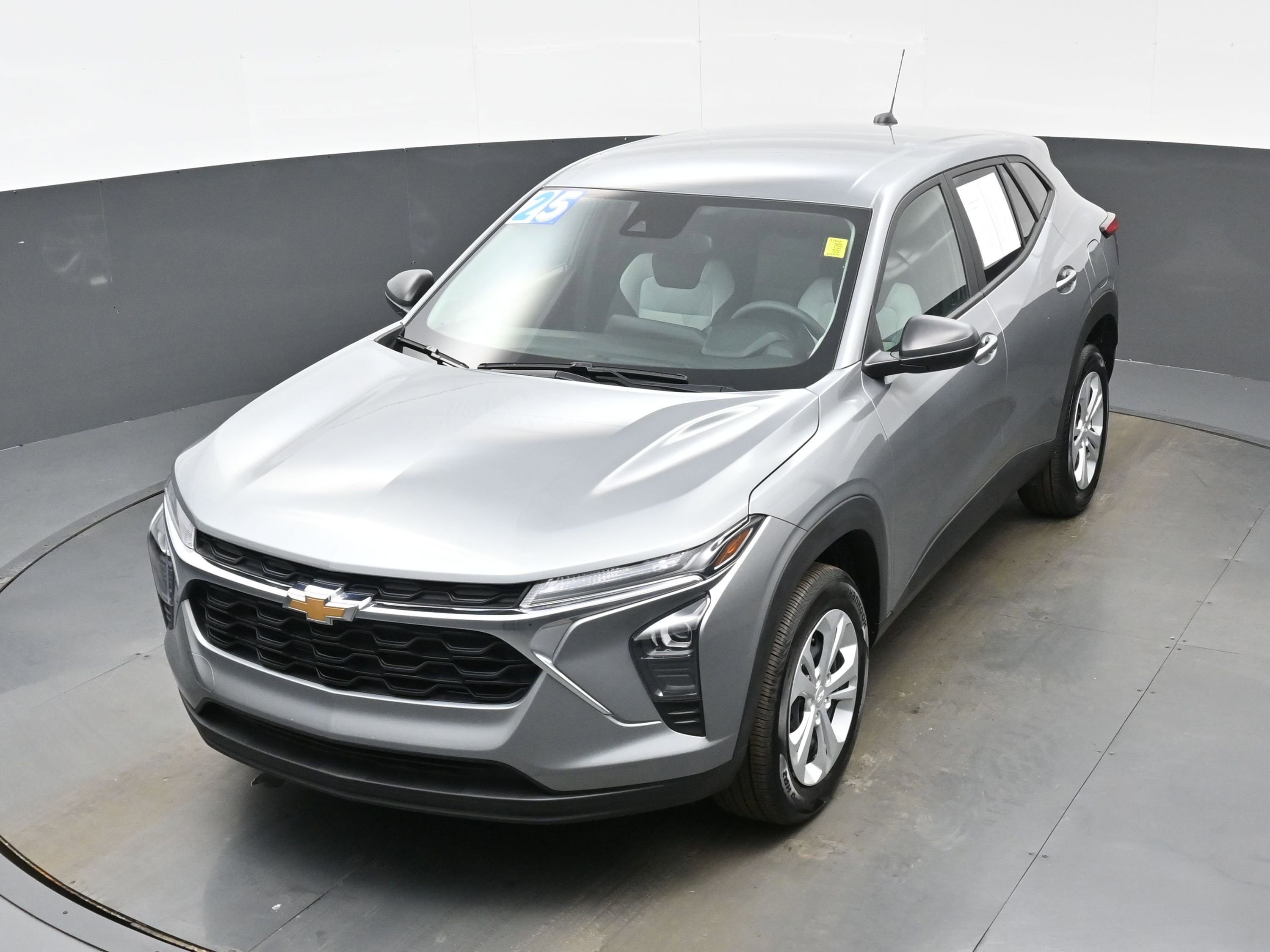 Used 2025 Chevrolet Trax LS w/ Driver Confidence Package image 31