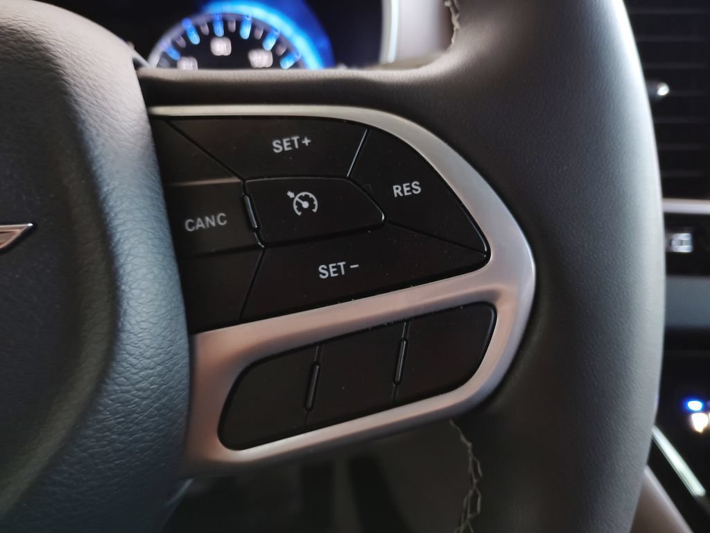 Used 2023 Chrysler Voyager LX FWD image 31
