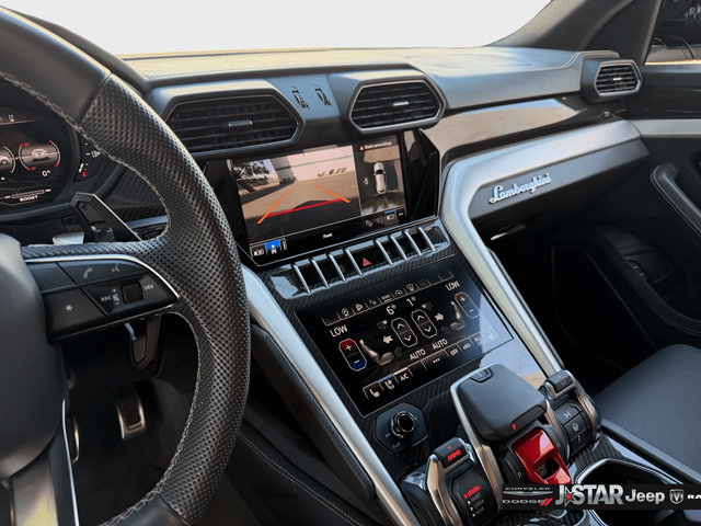 Used 2022 Lamborghini Urus AWD/4WD image 18