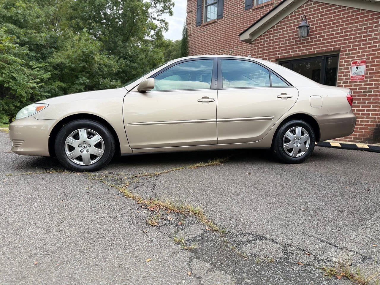 Used 2006 Toyota Camry LE FWD image 2