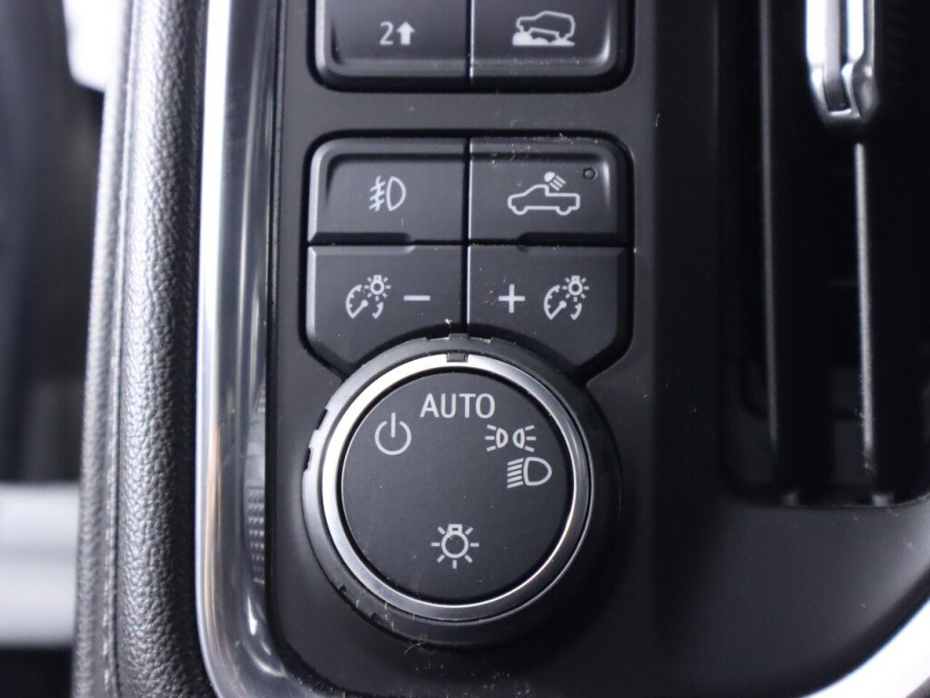 Used 2020 Chevrolet Silverado 1500 RST image 10