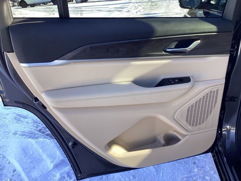 New 2025 Jeep Grand Cherokee L Limited w/ Black Appearance Package AWD/4WD image 19