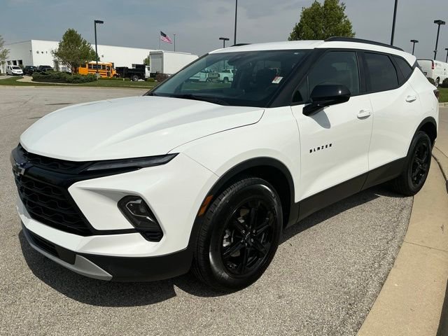 Used 2025 Chevrolet Blazer LT w/ Convenience Package FWD image 3